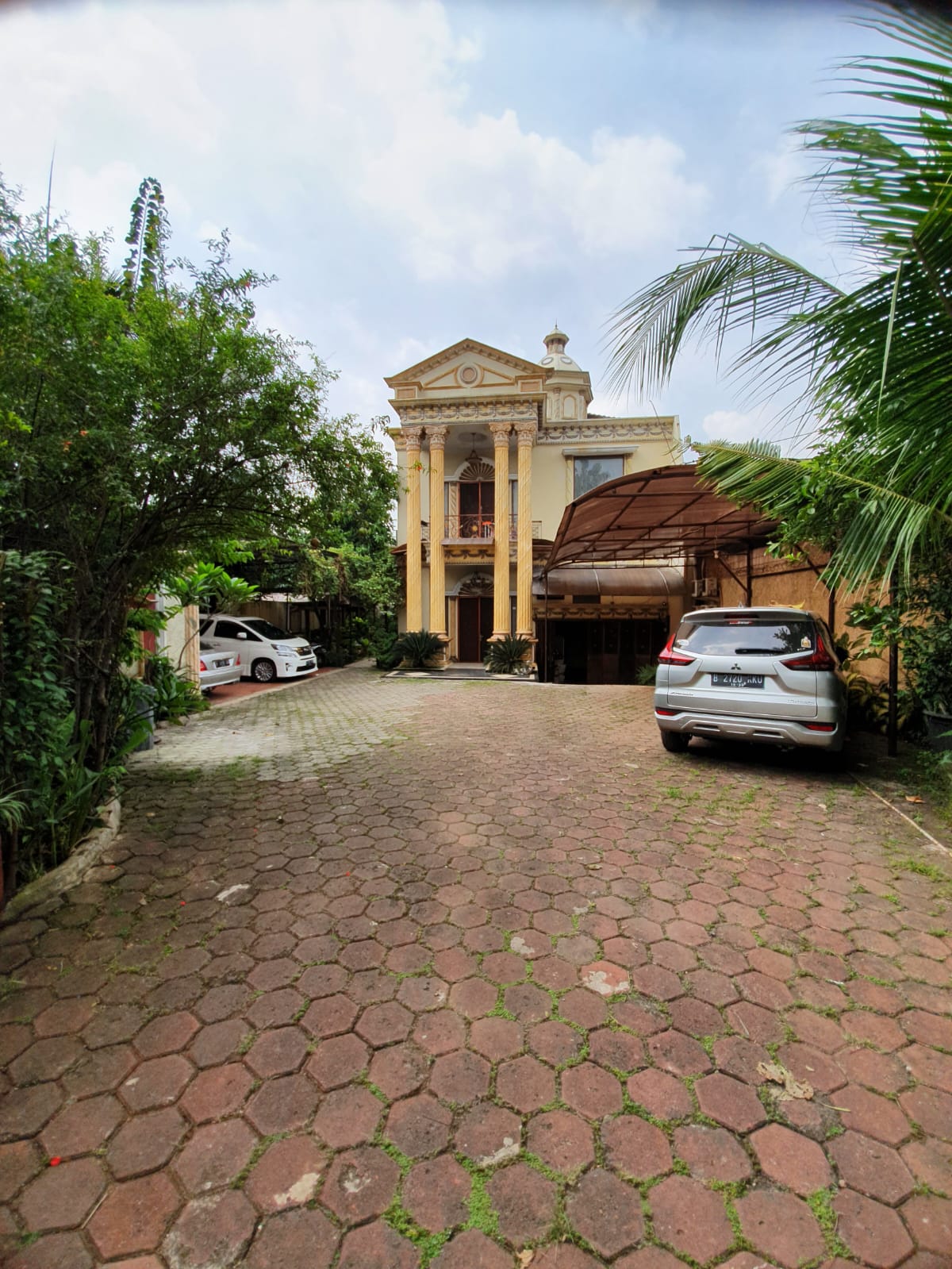 Disewakan Rumah di Katalya Jakarta Barat